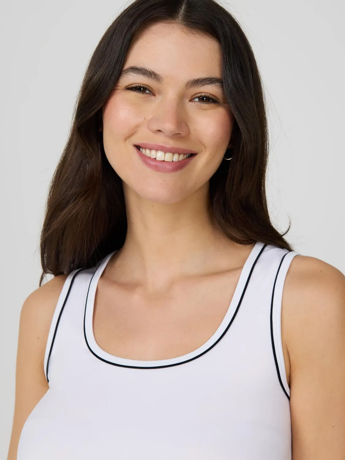 Contrast Trim Scoop Neck Tank Top sold by Suzy Shier product image thumbnail 3