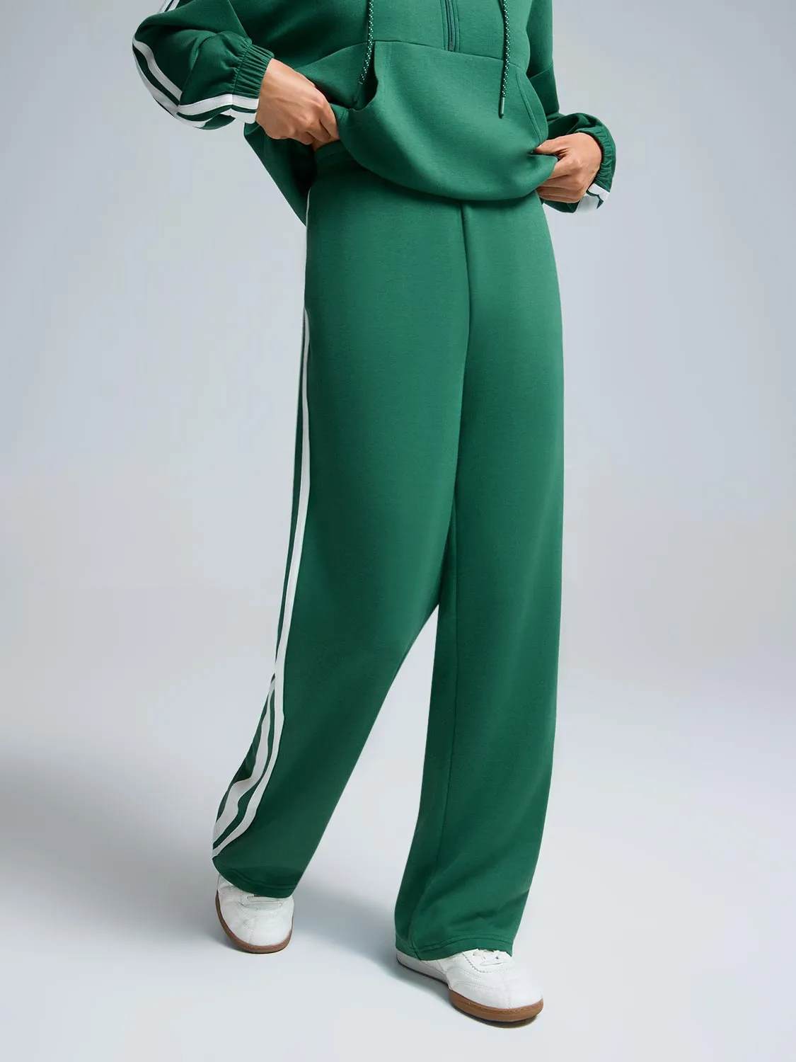Contrast Stripe Wide-Leg Cloud Fleece Pants sold by Suzy Shier product image thumbnail 3