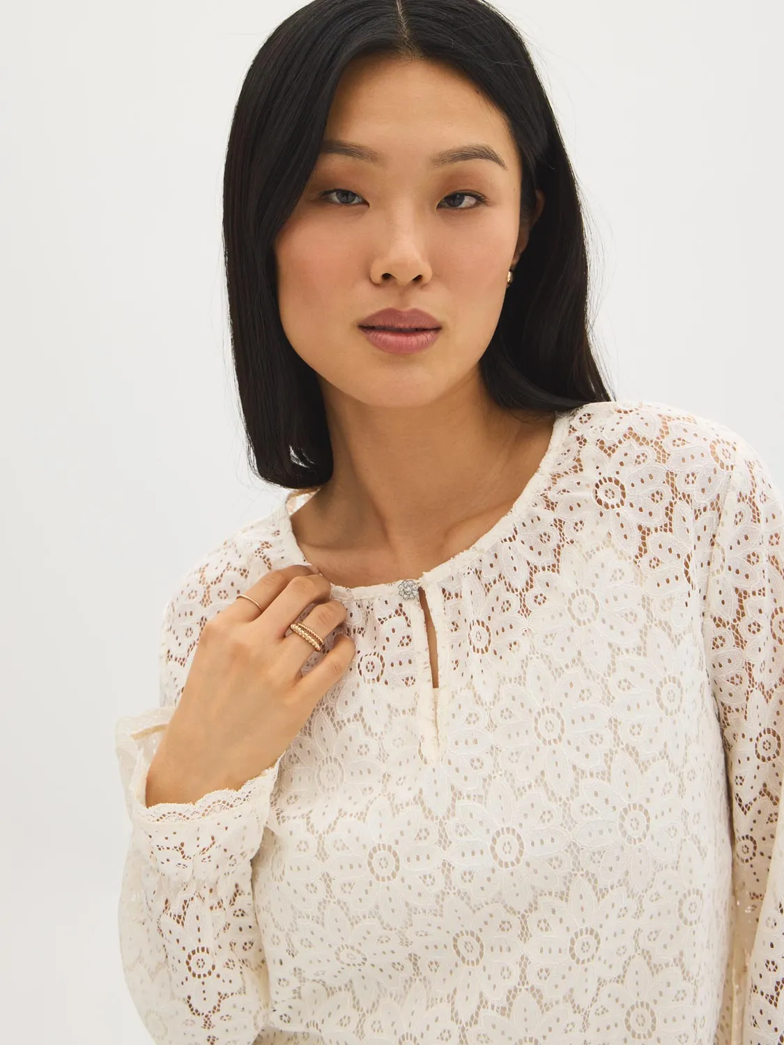 Scallop Lace Top With Keyhole sold by Suzy Shier product image thumbnail 3