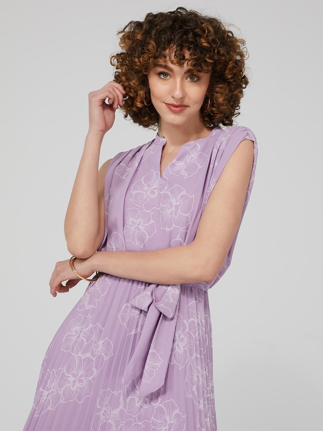 Printed Chiffon Split Neck Dress With Pleated Skirt sold by Suzy Shier product image thumbnail 3