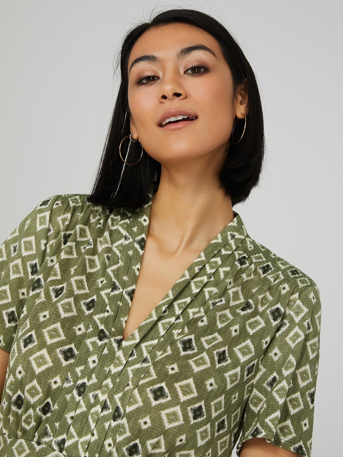 Short Sleeve Drawstring Top With Border Print sold by Suzy Shier product image thumbnail 2