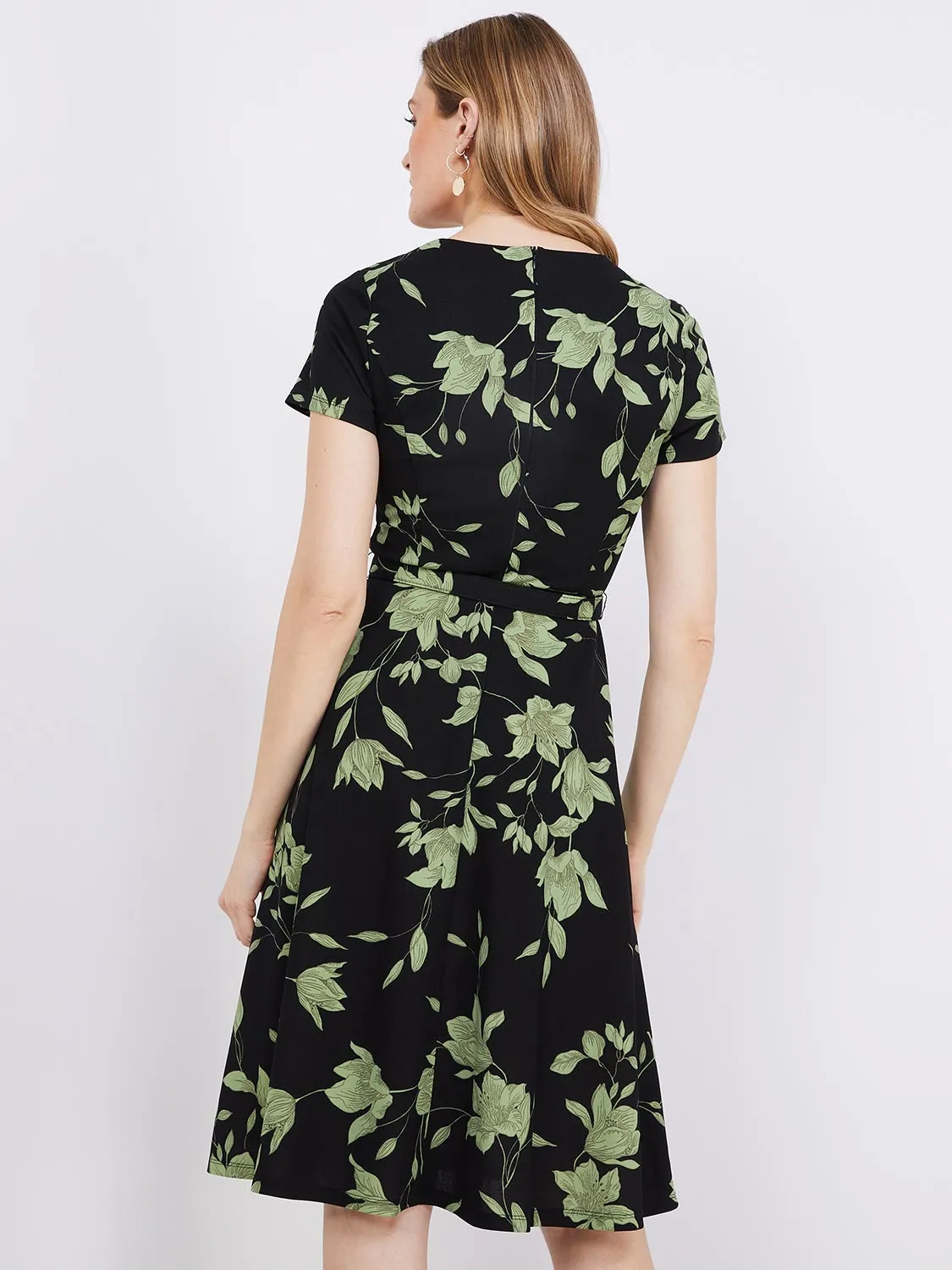 Floral Print Front Keyhole Fit & Flare Midi Dress sold by Suzy Shier product image thumbnail 5