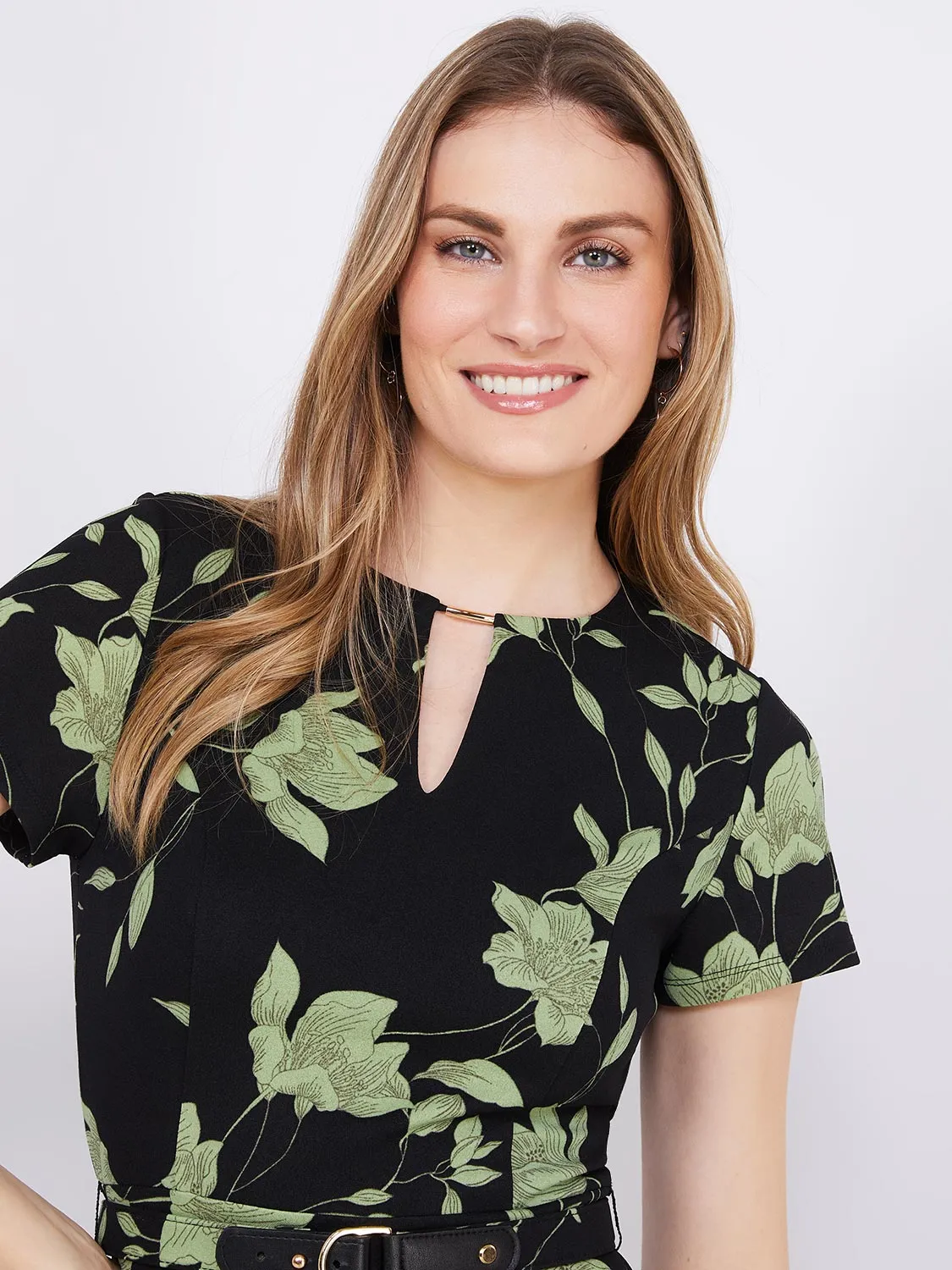 Floral Print Front Keyhole Fit & Flare Midi Dress sold by Suzy Shier product image thumbnail 3