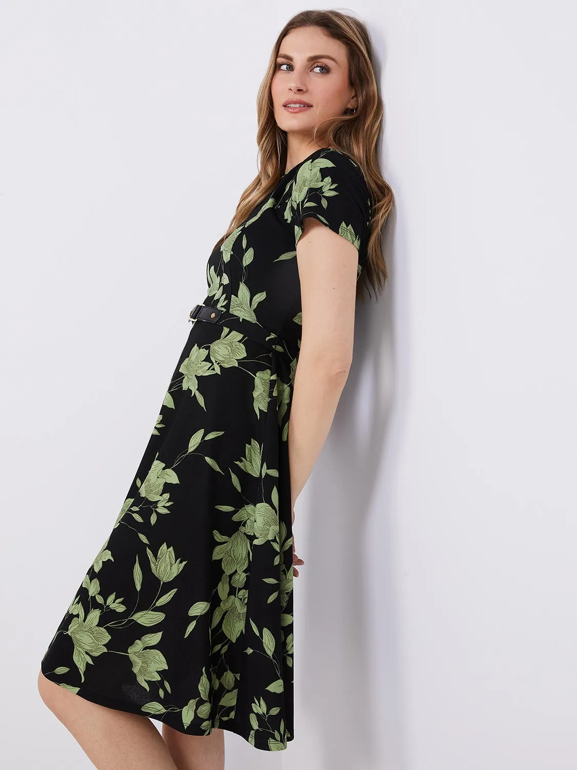 Floral Print Front Keyhole Fit & Flare Midi Dress sold by Suzy Shier product image thumbnail 4