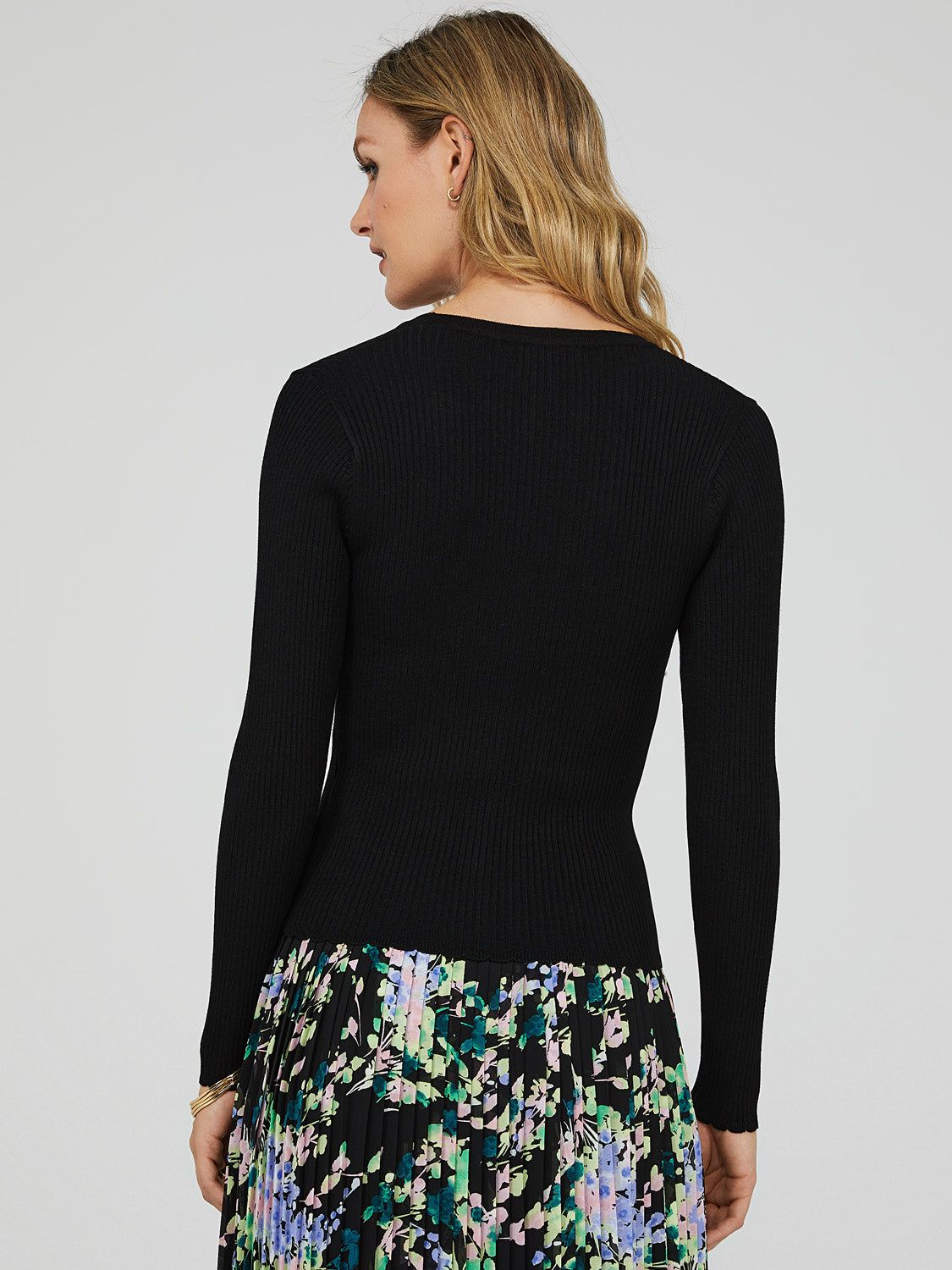 Scalloped Edge Cardigan sold by Suzy Shier product image thumbnail 10