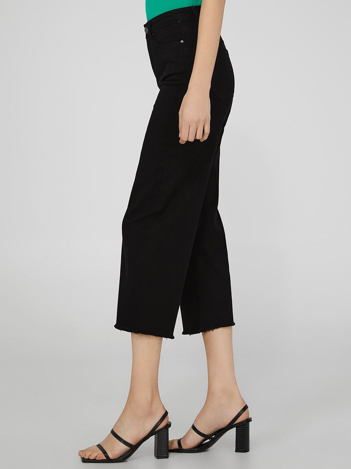 Cropped Raw Edge Wide Leg Gaucho Pants sold by Suzy Shier product image thumbnail 3