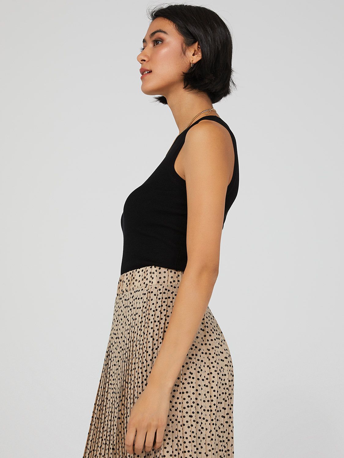 Sleeveless Crew Neck Sweater Knit Top sold by Suzy Shier product image thumbnail 19