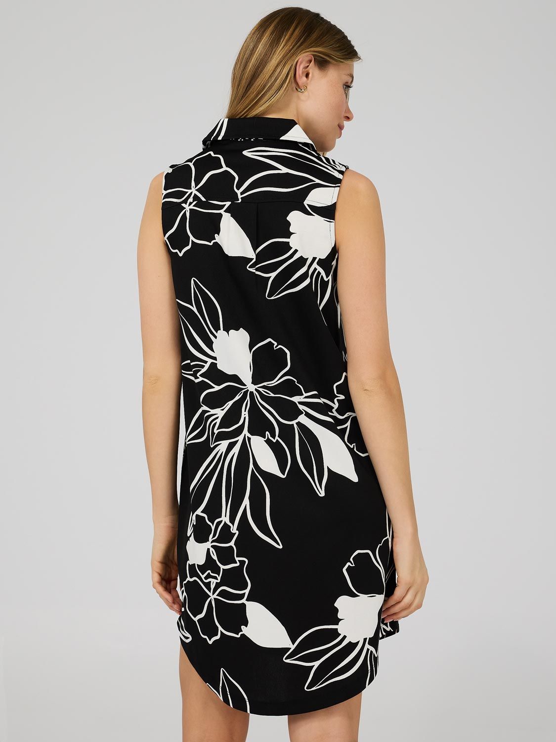 Floral Print Popover Dress With Pockets sold by Suzy Shier product image thumbnail 4