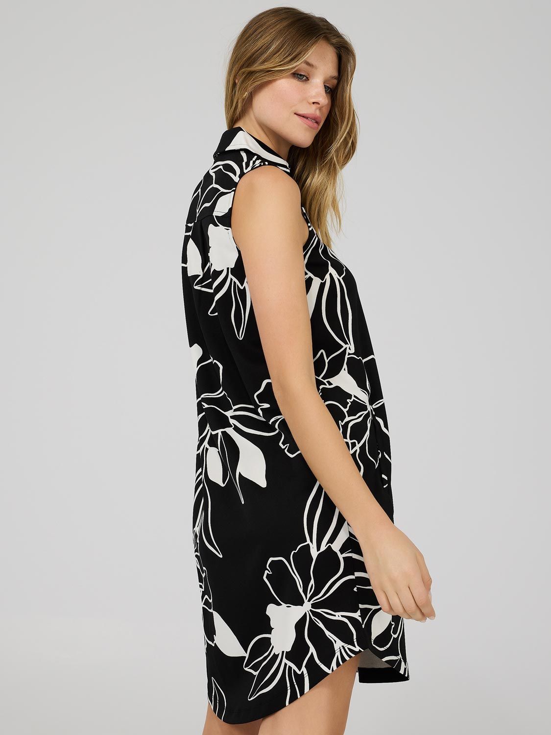 Floral Print Popover Dress With Pockets sold by Suzy Shier product image thumbnail 3