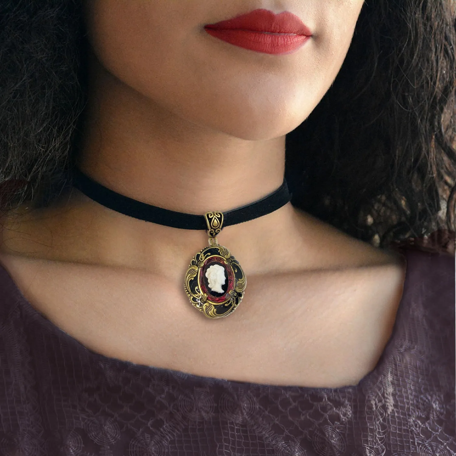 Vintage Cameo Enamel Locket Necklace N1522 sold by Sweet Romance product image thumbnail 2