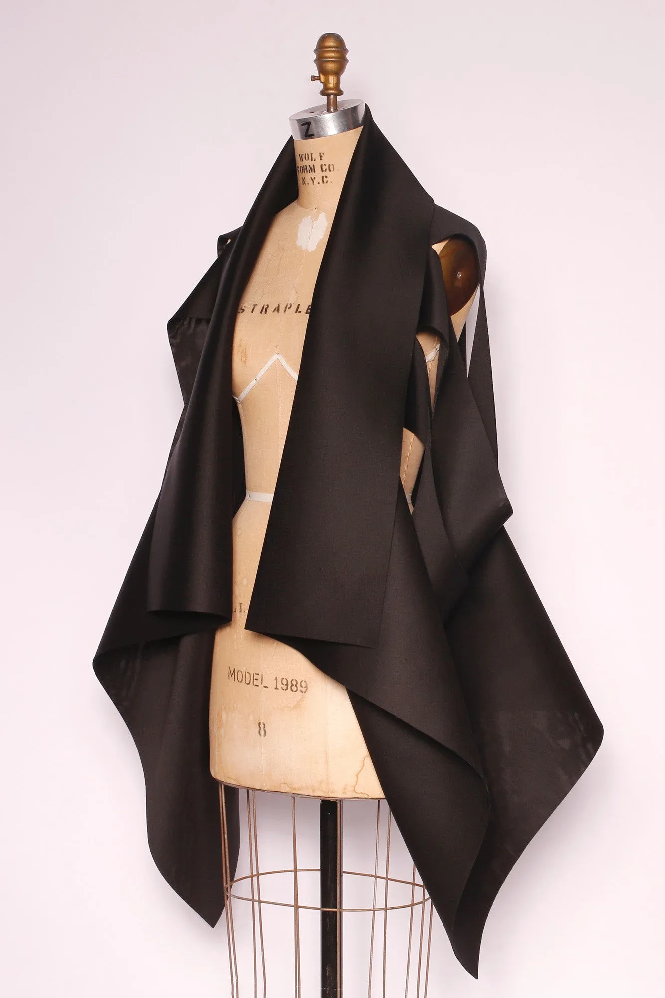 Veve Vest sold by Takara product image thumbnail 2