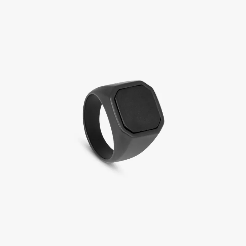 Ceramic Signet ring with onyx made by Tateossian
