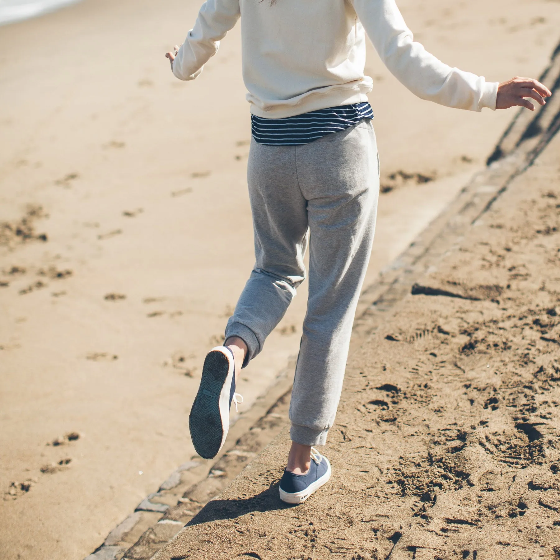 The Weekend Pant in Heather Grey sold by Taylor Stitch product image thumbnail 3