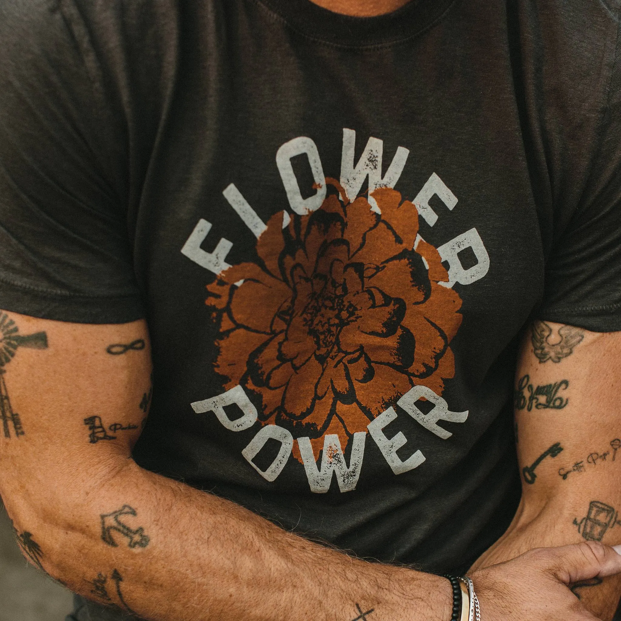 The Cotton Hemp Tee in Flower Power sold by Taylor Stitch product image thumbnail 3