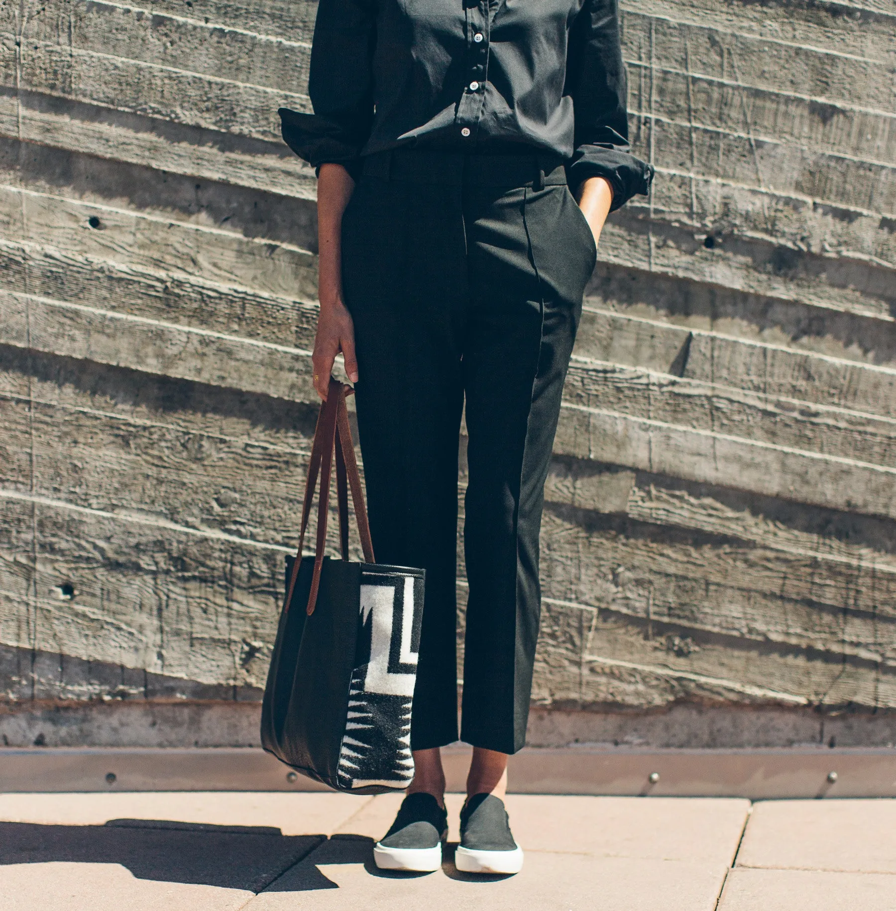 The Parsons Pant in Noir sold by Taylor Stitch product image thumbnail 5