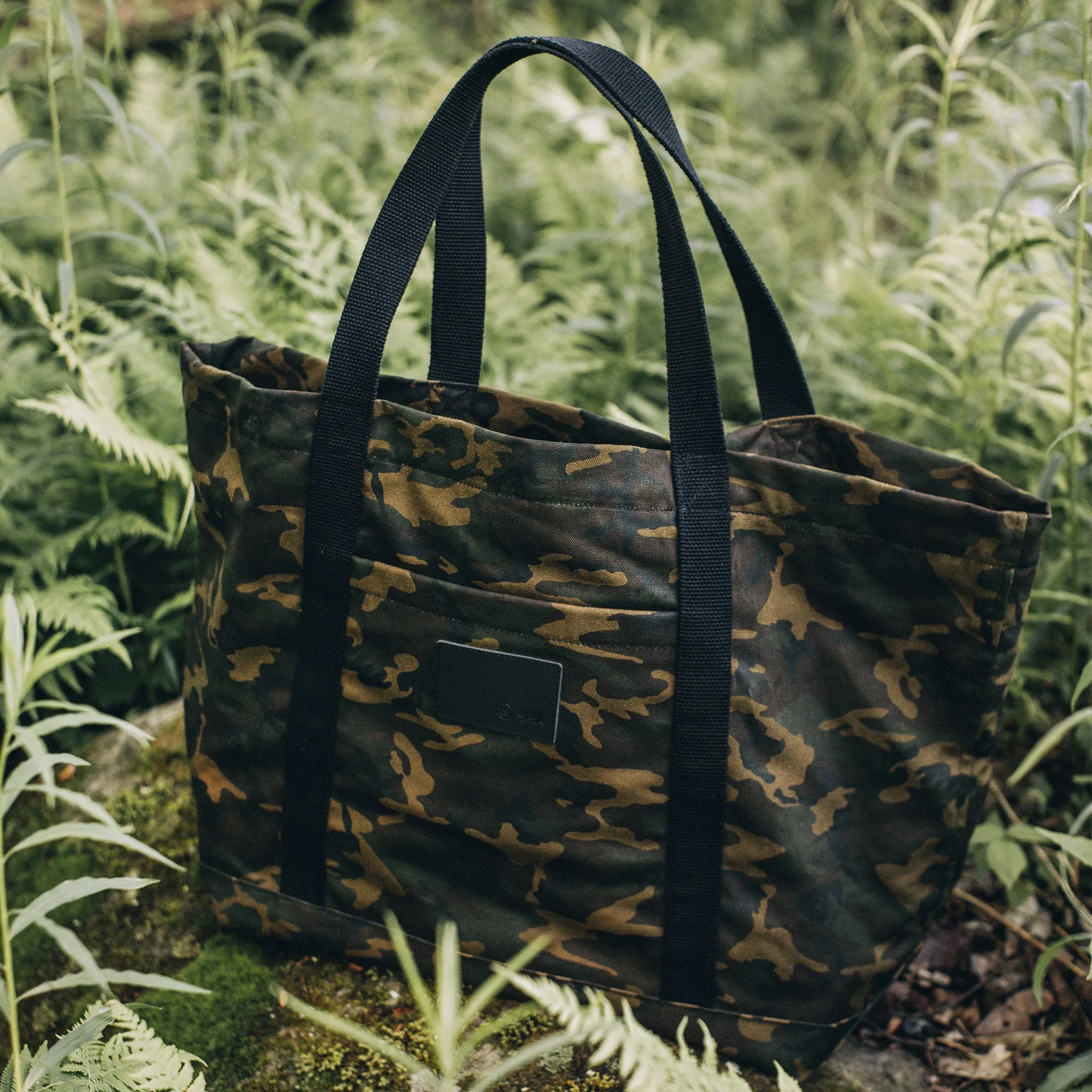 The Market Tote in Camo Boss Duck sold by Taylor Stitch product image thumbnail 5