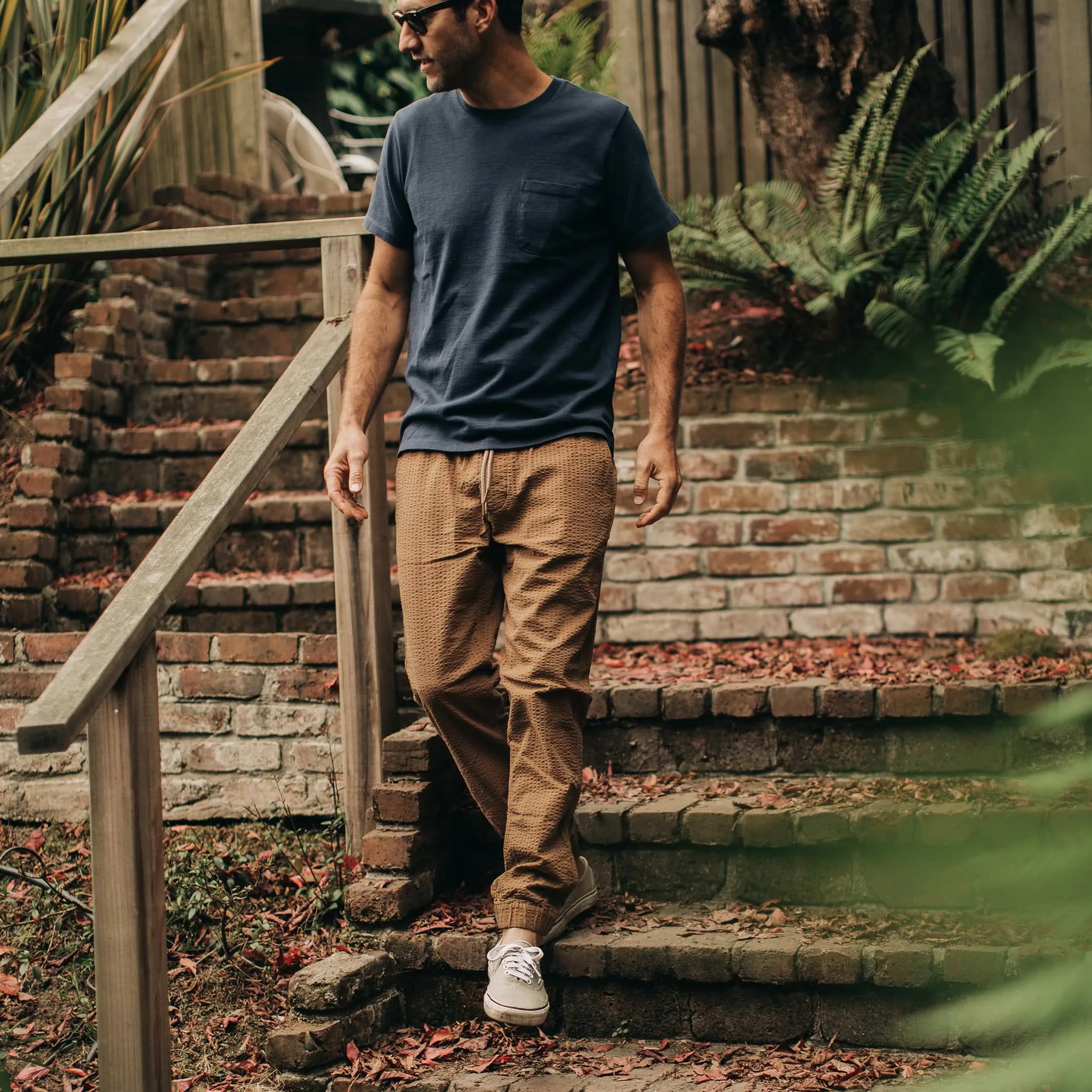 The Après Pant in British Khaki Seersucker sold by Taylor Stitch product image thumbnail 2