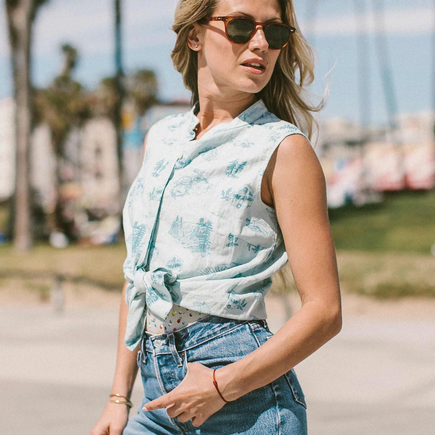 The Dillon in California Aloha Print sold by Taylor Stitch product image thumbnail 5