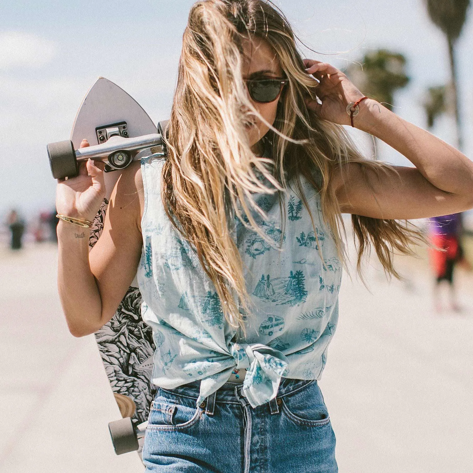 The Dillon in California Aloha Print sold by Taylor Stitch product image thumbnail 4