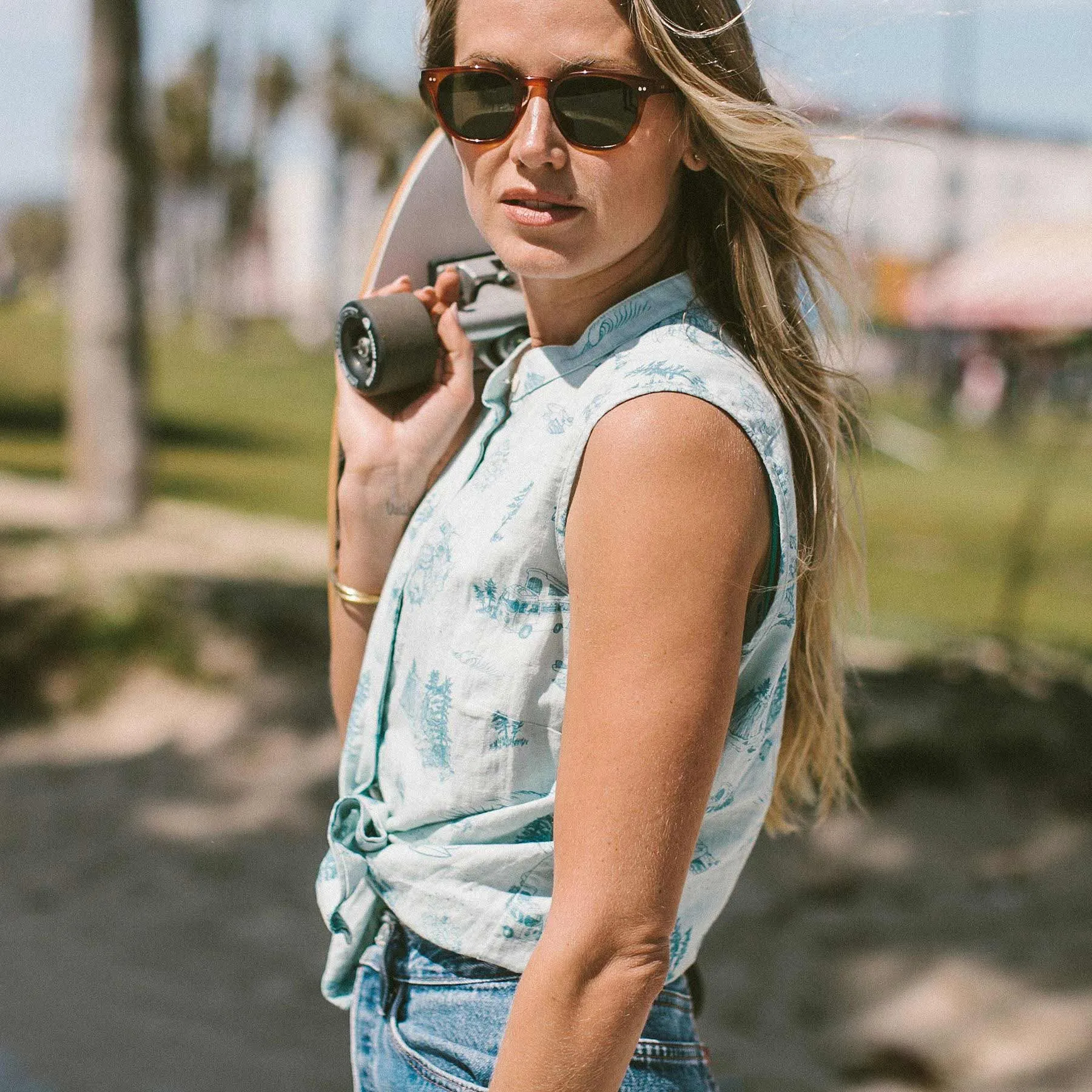 The Dillon in California Aloha Print sold by Taylor Stitch product image thumbnail 3