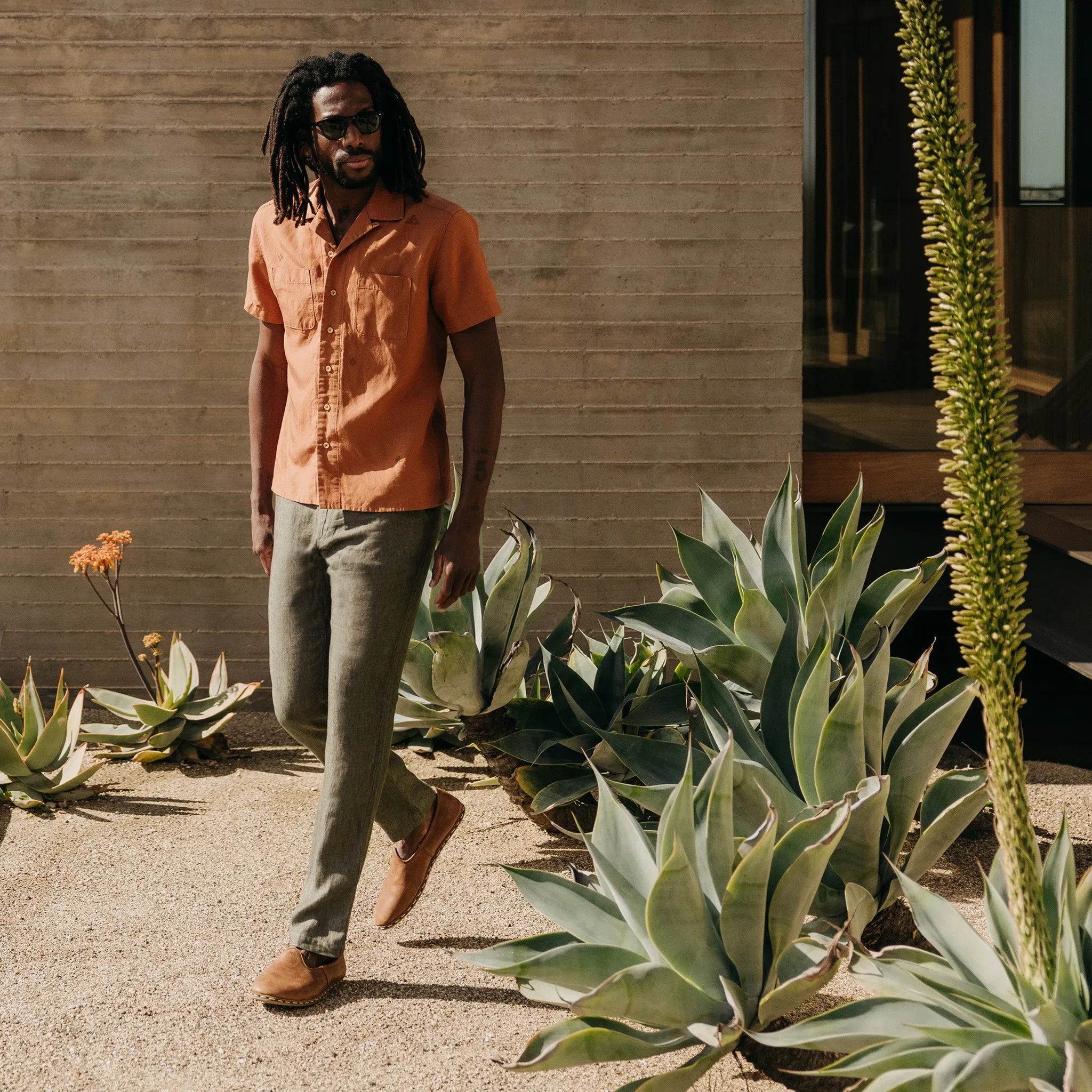 The Easy Pant in Olive Linen sold by Taylor Stitch product image thumbnail 2