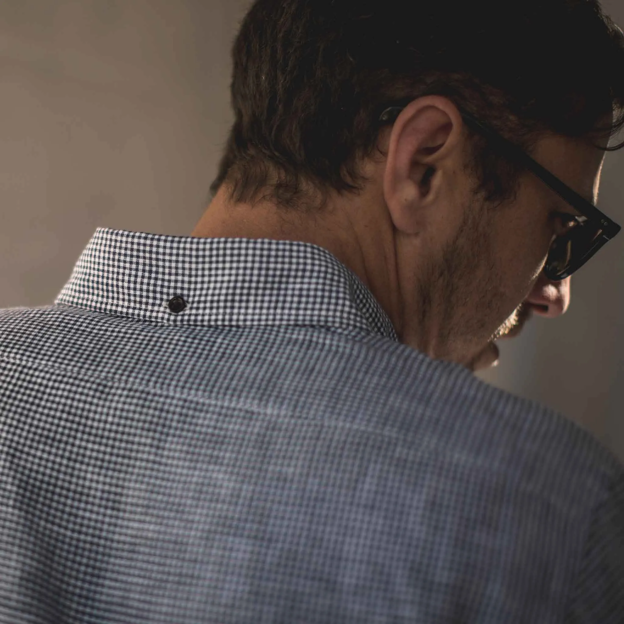 The Jack in Navy Mini Gingham Linen sold by Taylor Stitch product image thumbnail 4