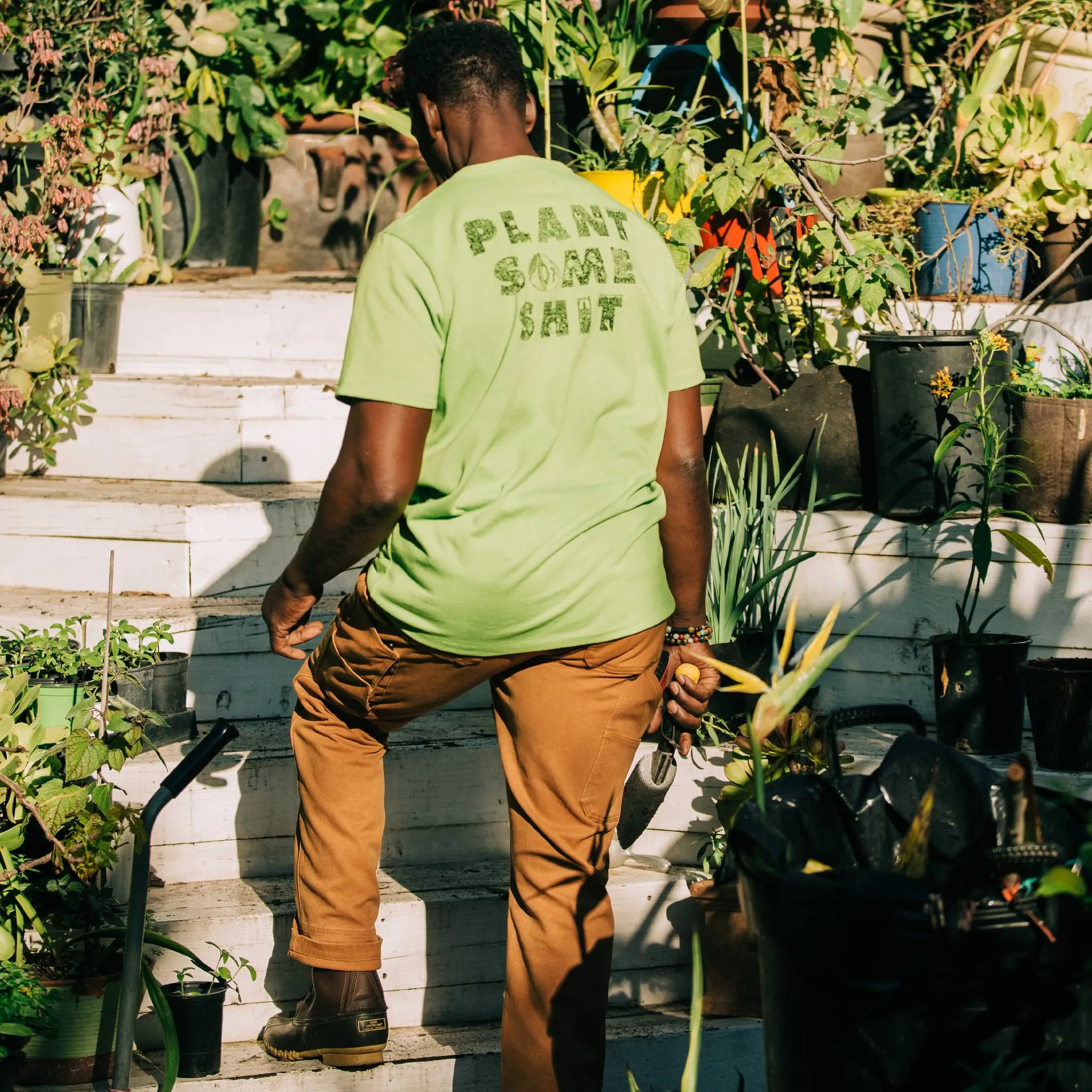 The Heavy Bag Tee in Chlorophyll sold by Taylor Stitch product image thumbnail 5