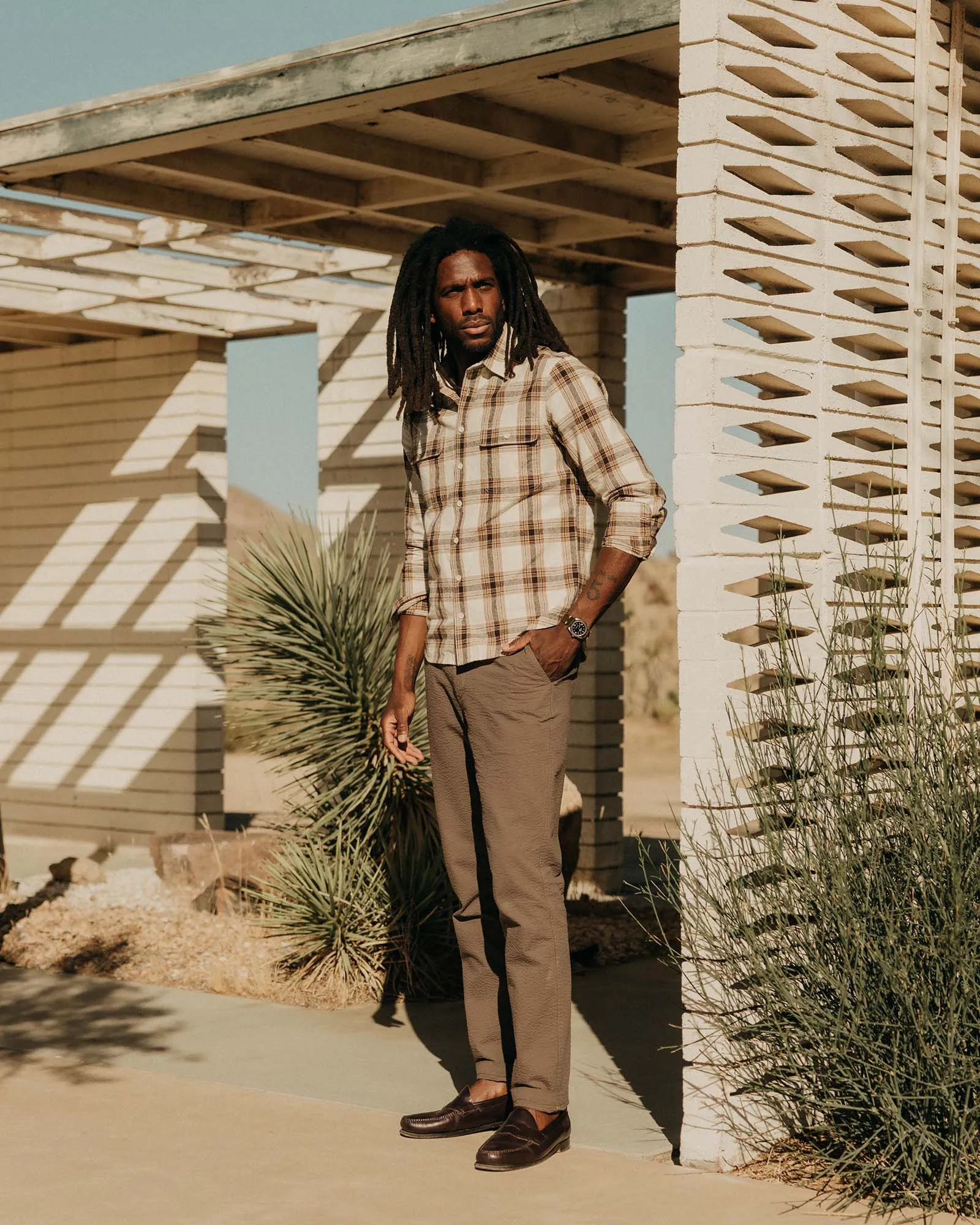 The Craftsman Shirt in Bark Plaid Linen sold by Taylor Stitch product image thumbnail 3