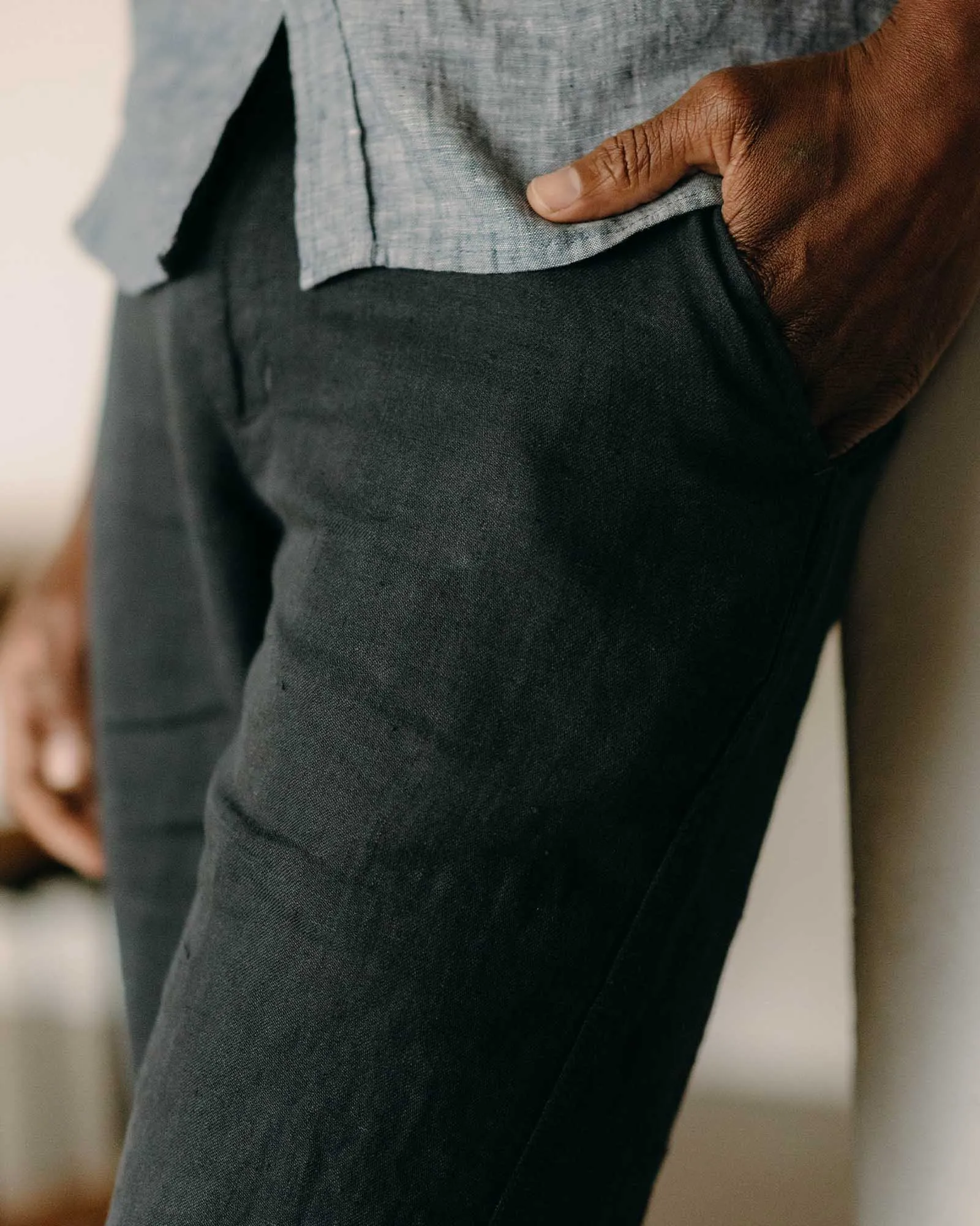 The Easy Pant in Navy Linen sold by Taylor Stitch product image thumbnail 4