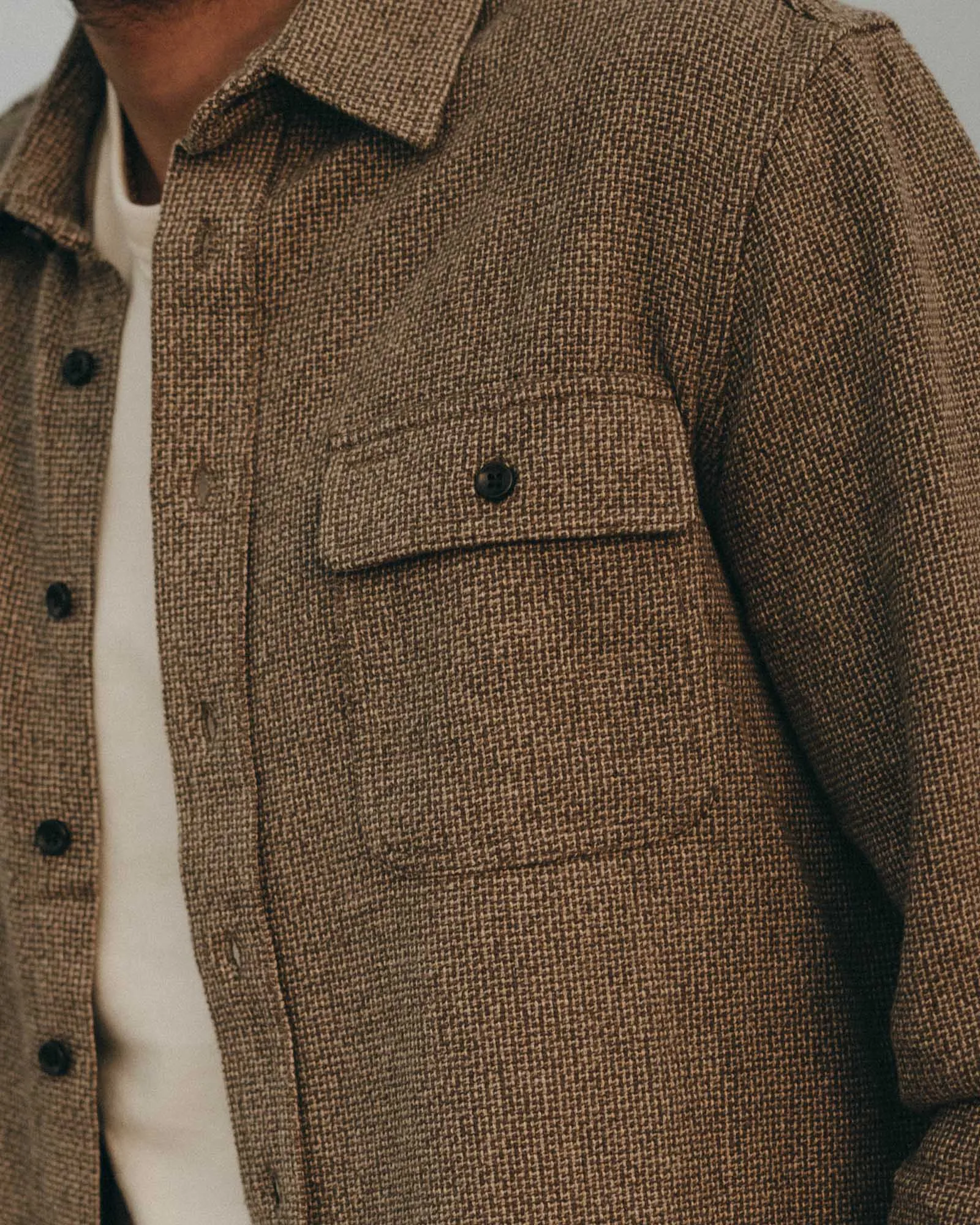 The Ledge Shirt in Army Linen Tweed sold by Taylor Stitch product image thumbnail 3