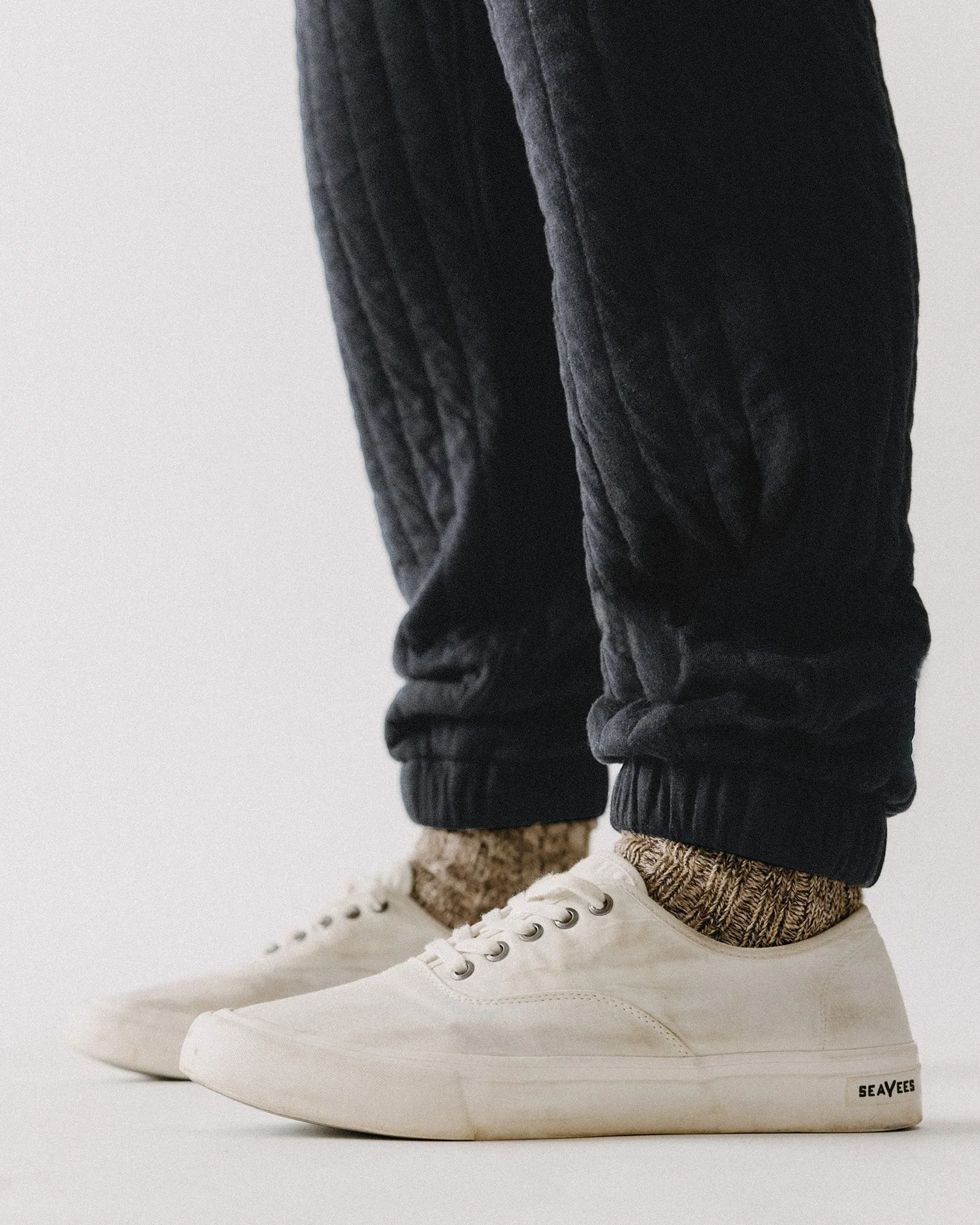 The Apres Pant in Heather Coal Quilted Jersey sold by Taylor Stitch product image thumbnail 4