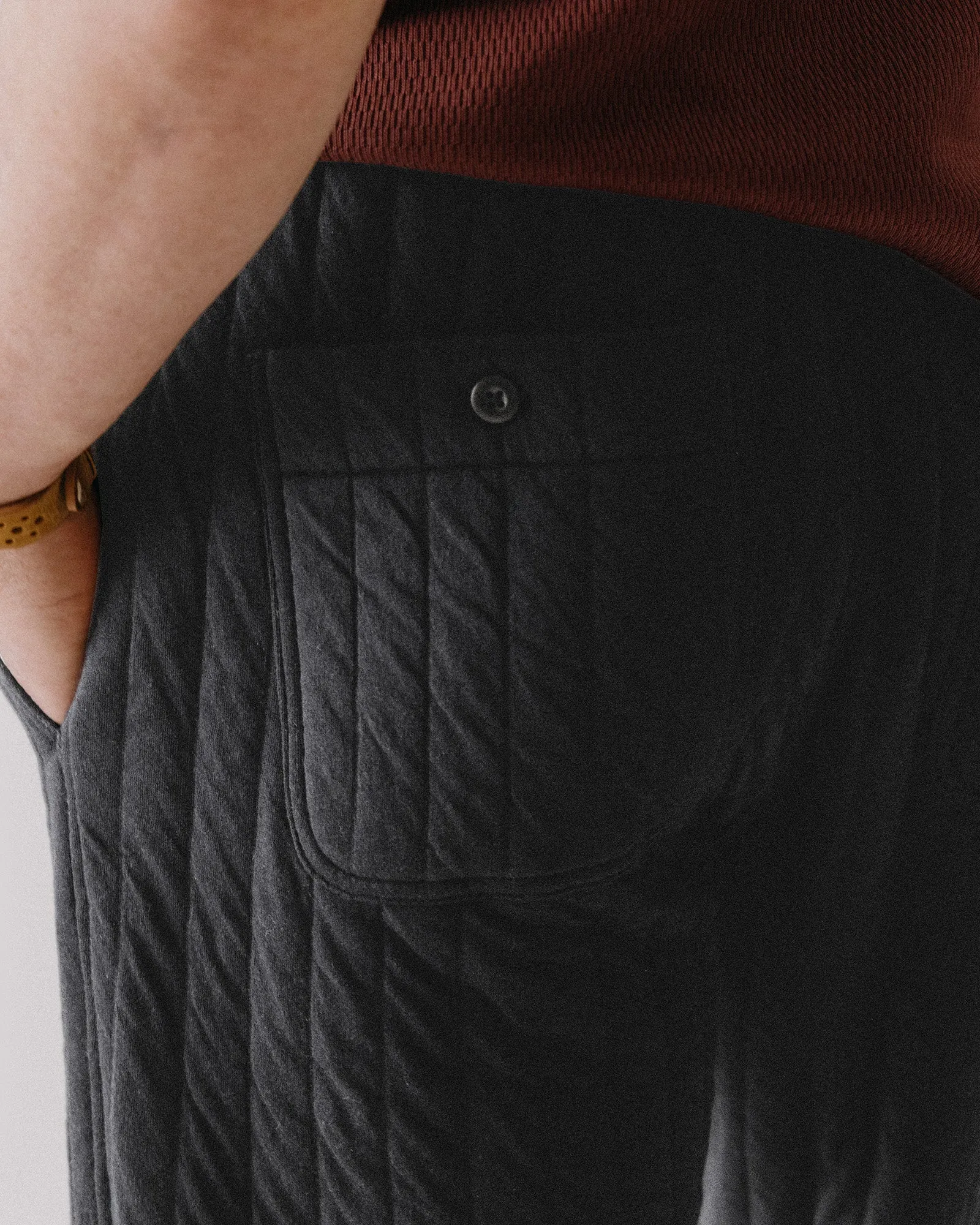 The Apres Pant in Heather Coal Quilted Jersey sold by Taylor Stitch product image thumbnail 5