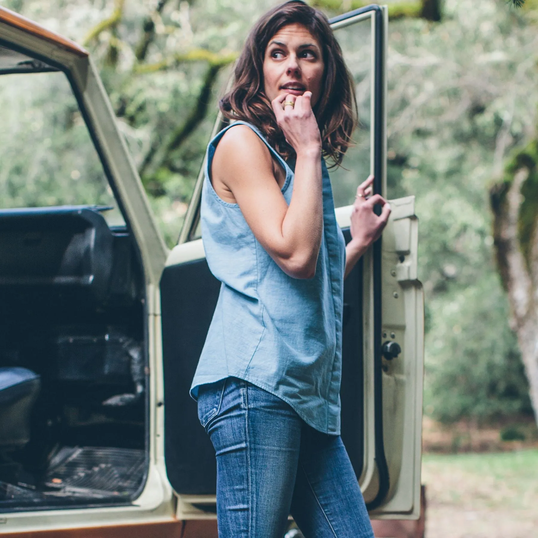 The Dillon in Washed Chambray sold by Taylor Stitch product image thumbnail 4