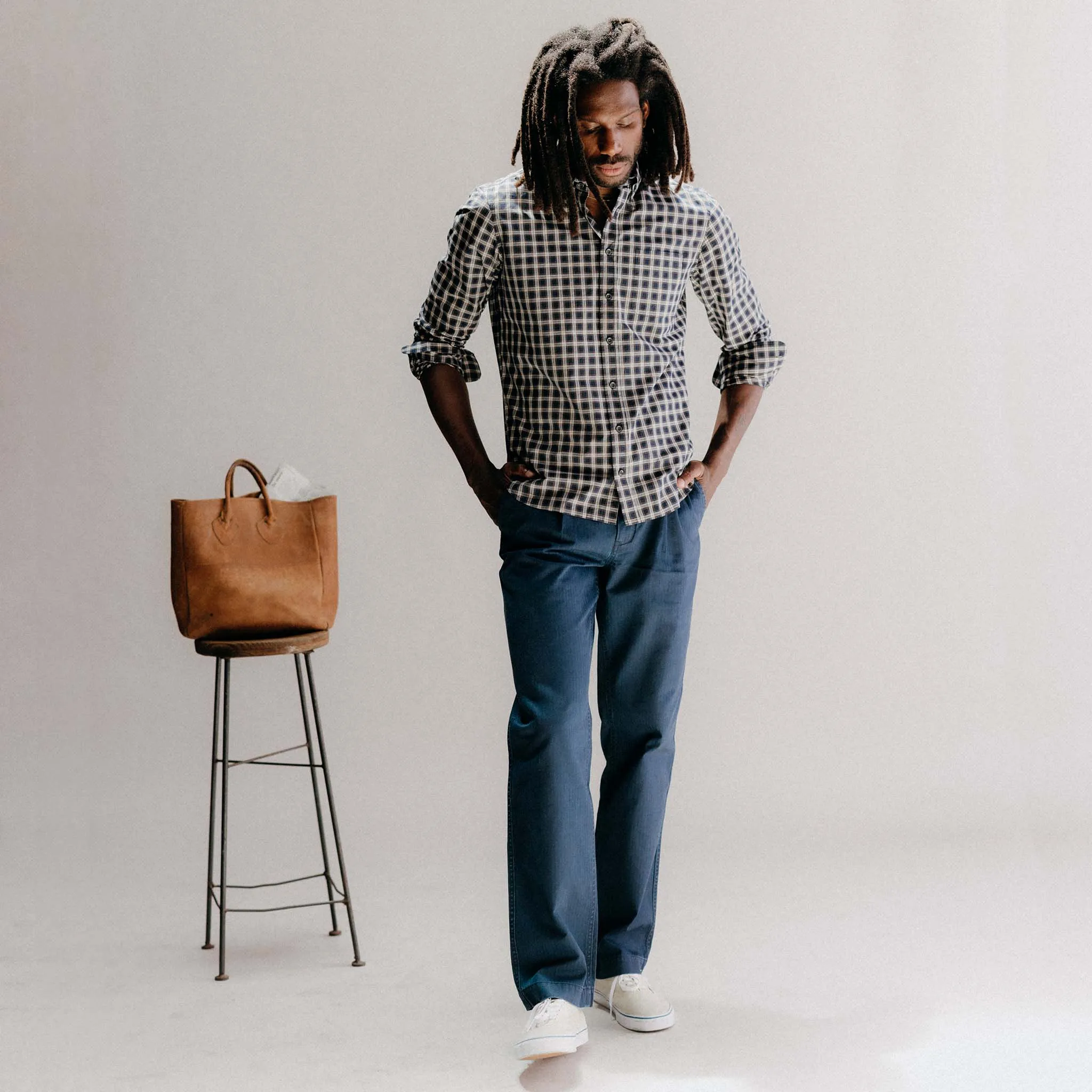 The Matlow Pant in Dark Navy Herringbone sold by Taylor Stitch product image thumbnail 2