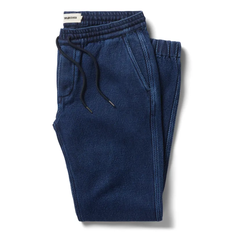 The Apres Pant in Indigo Cross Dye sold by Taylor Stitch