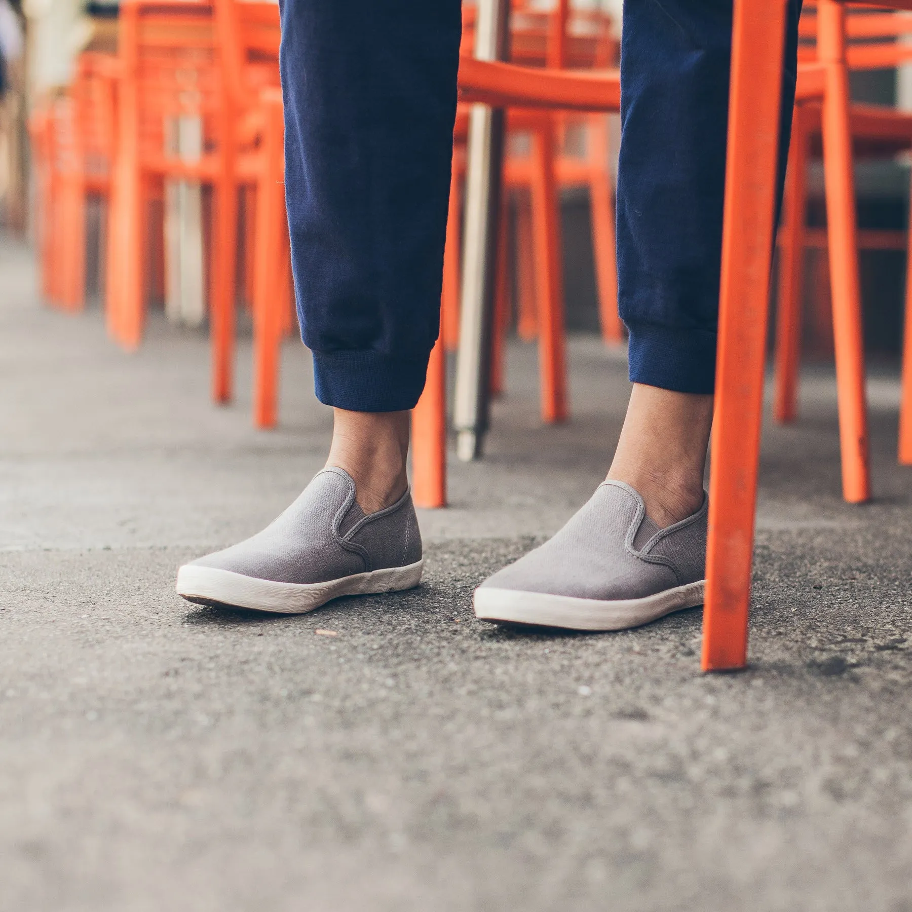 The Weekend Pant in Navy sold by Taylor Stitch product image thumbnail 4