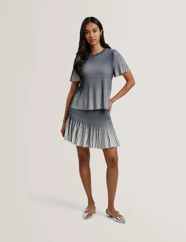 LOTTTII | NAVY sold by Ted Baker
