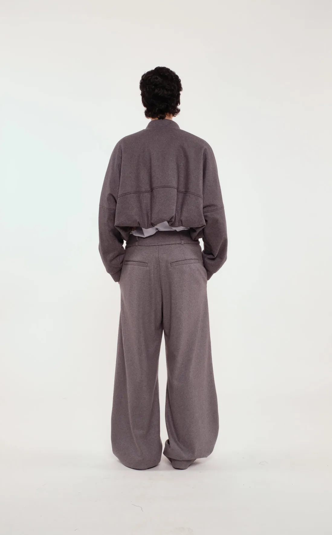 Cropped Grey Flannel Jacket With Brown Lining And Zip-Up Front sold by Tela product image thumbnail 4