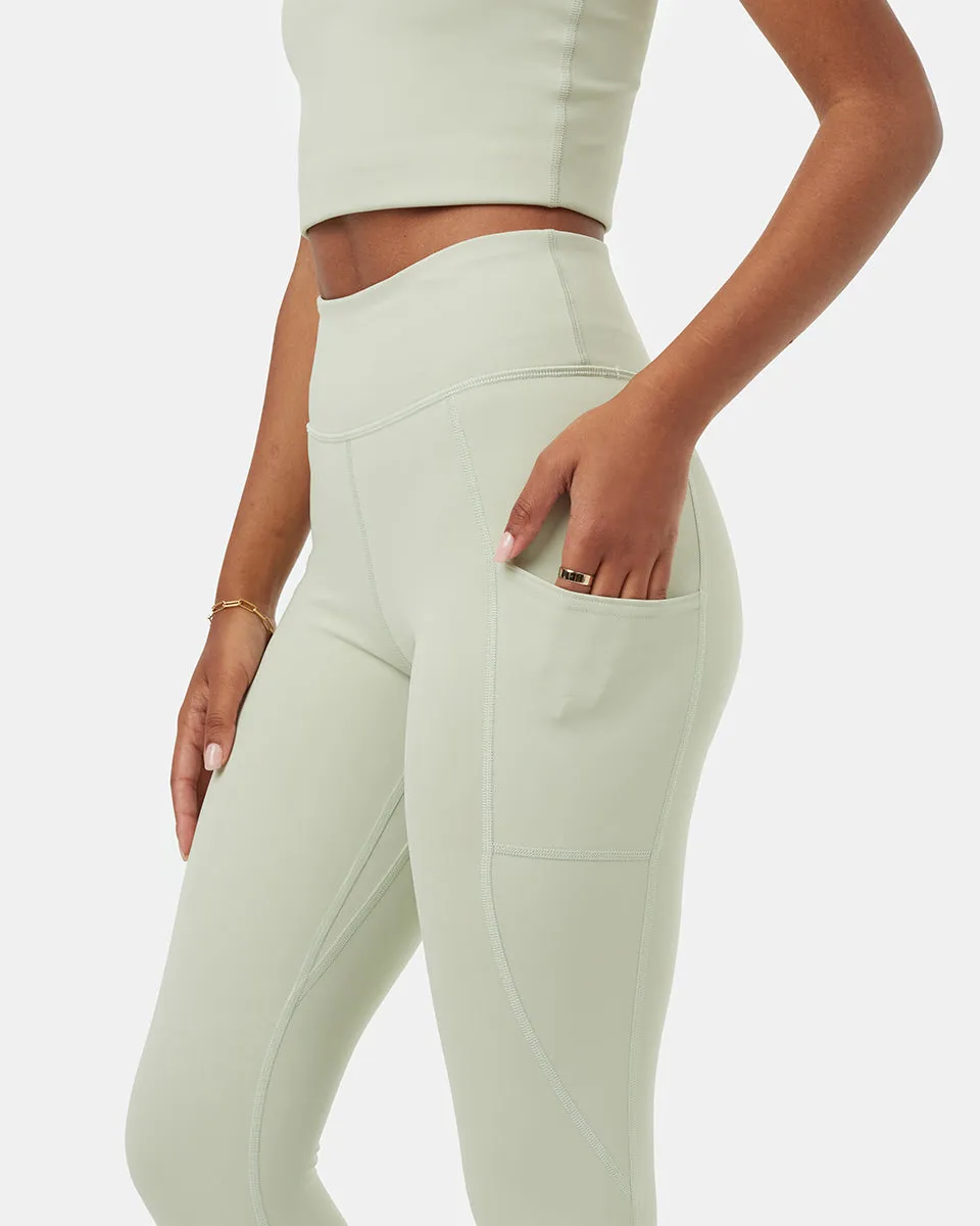 inMotion 7/8 Pocket Legging sold by tentree product image thumbnail 4
