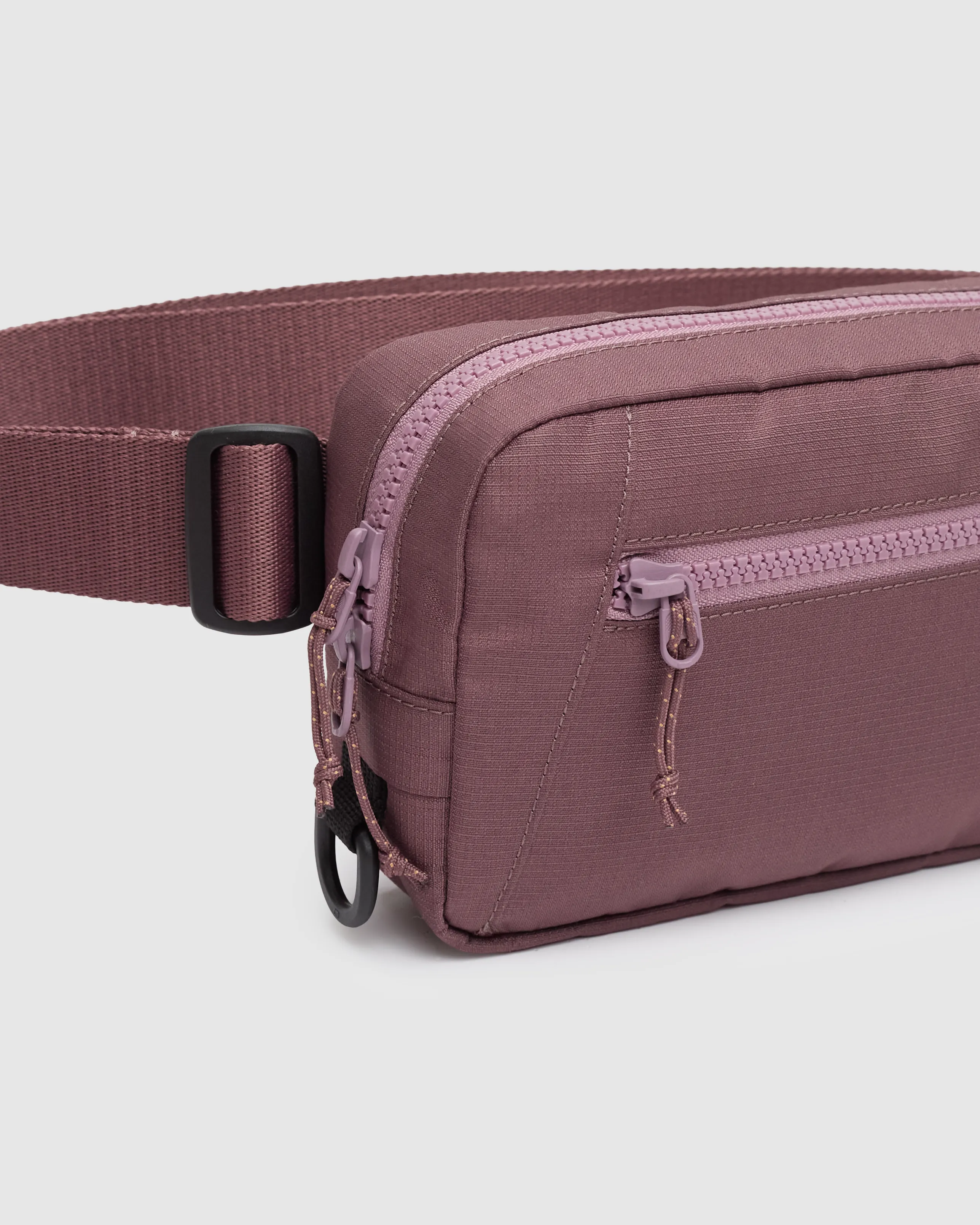 Valdes Hip Pack sold by tentree product image thumbnail 2