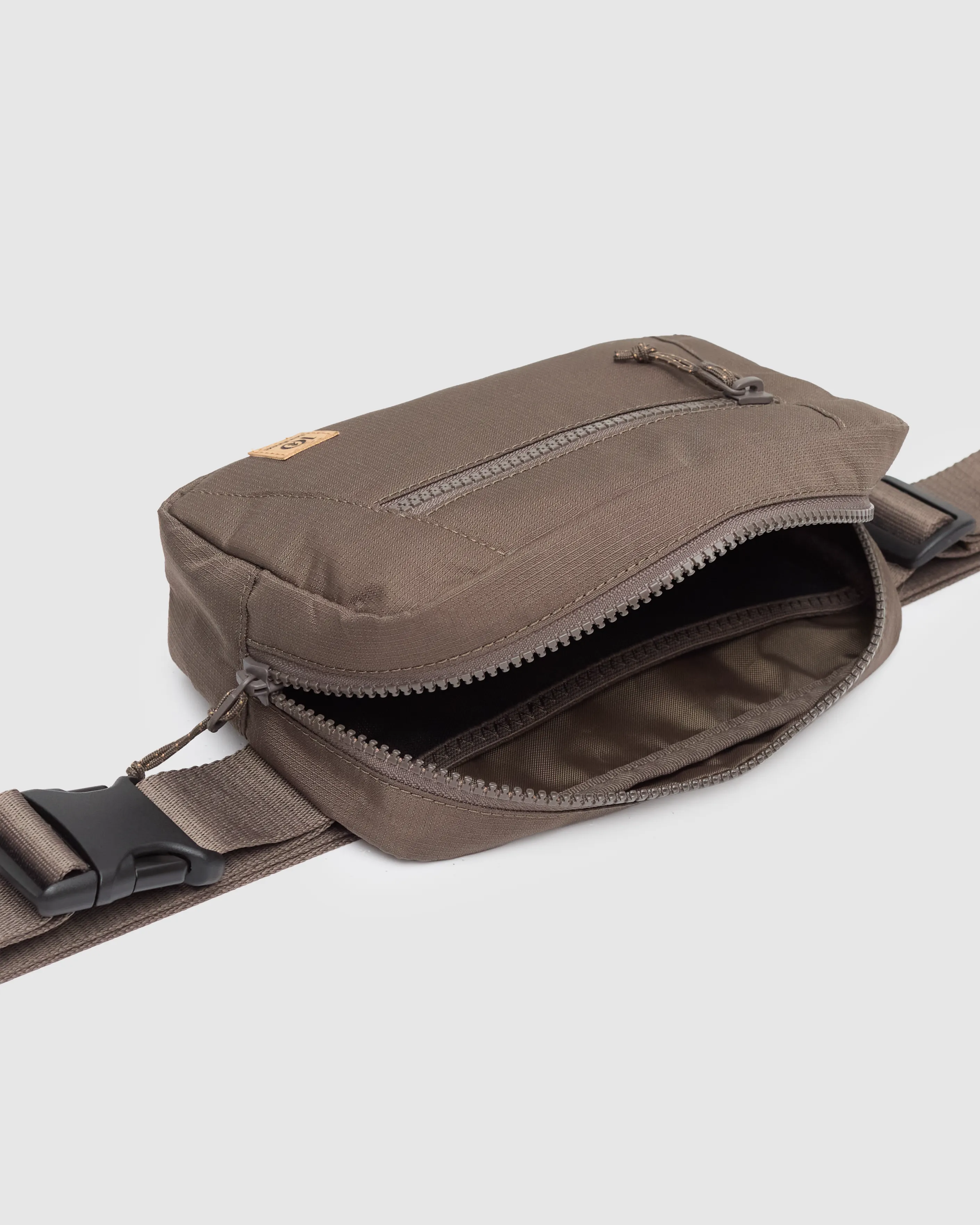 Valdes Hip Pack sold by tentree product image thumbnail 4