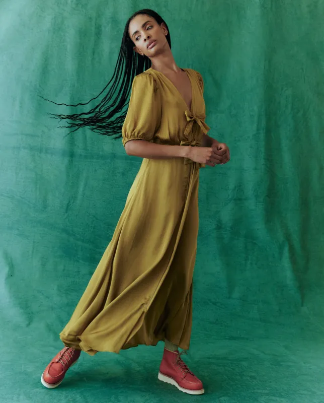 The Gilded Dress. -- Gold Leaf sold by THE GREAT.