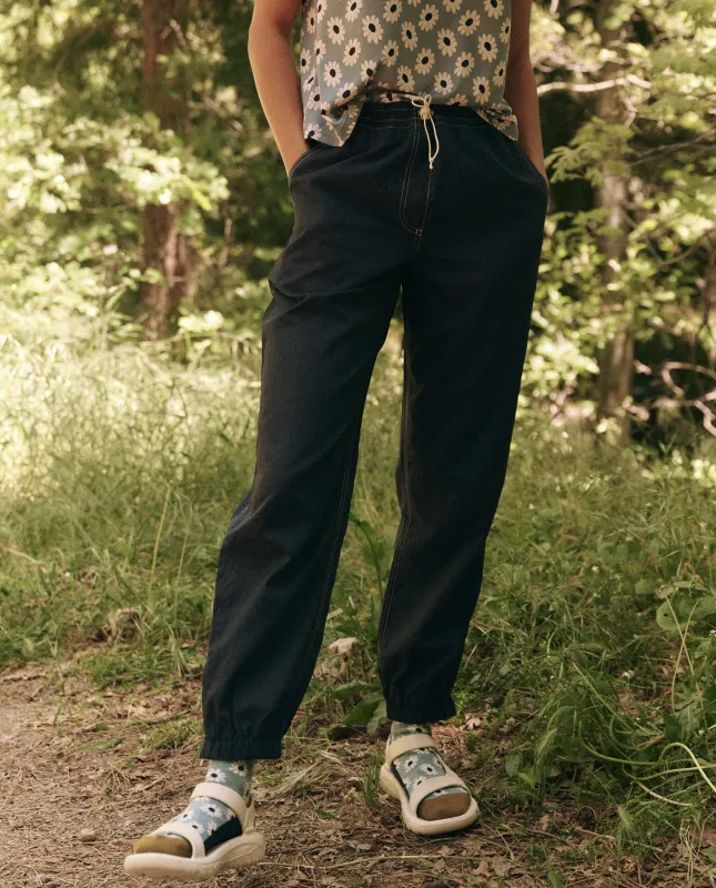 The Trailhead Pant. -- Navy sold by THE GREAT.