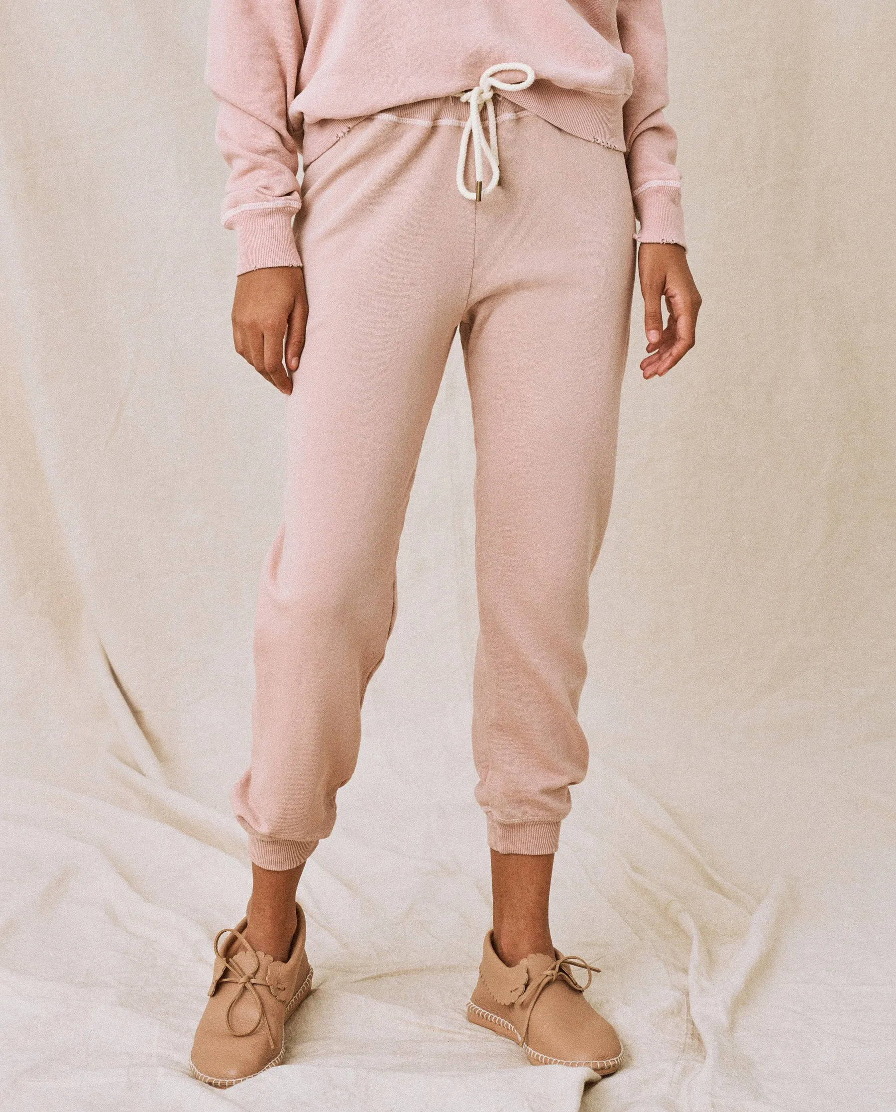 The Cropped Sweatpant. Solid -- Carnation sold by THE GREAT.