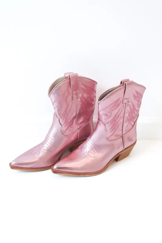 MODEL SAMPLE Zahara Boots - Metallic Pink made by The Impeccable Pig