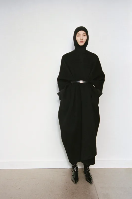 :: Women's Fall 2023 :: Look 7 sold by The Row