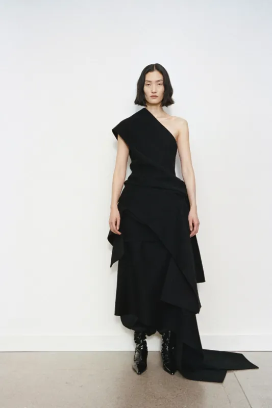 :: Women's Fall 2023 :: Look 17 sold by The Row