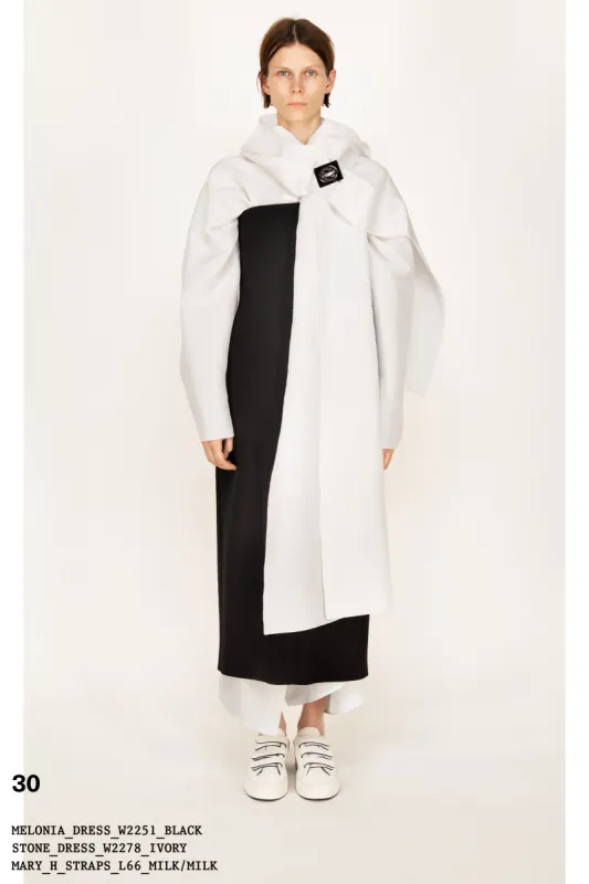 :: Fall 2022 :: Look 30 sold by The Row