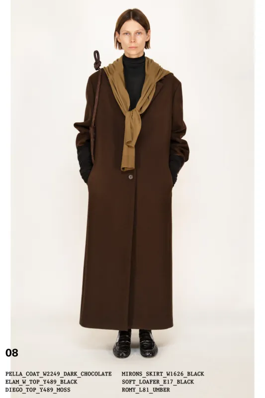 :: Fall 2022 :: Look 8 sold by The Row