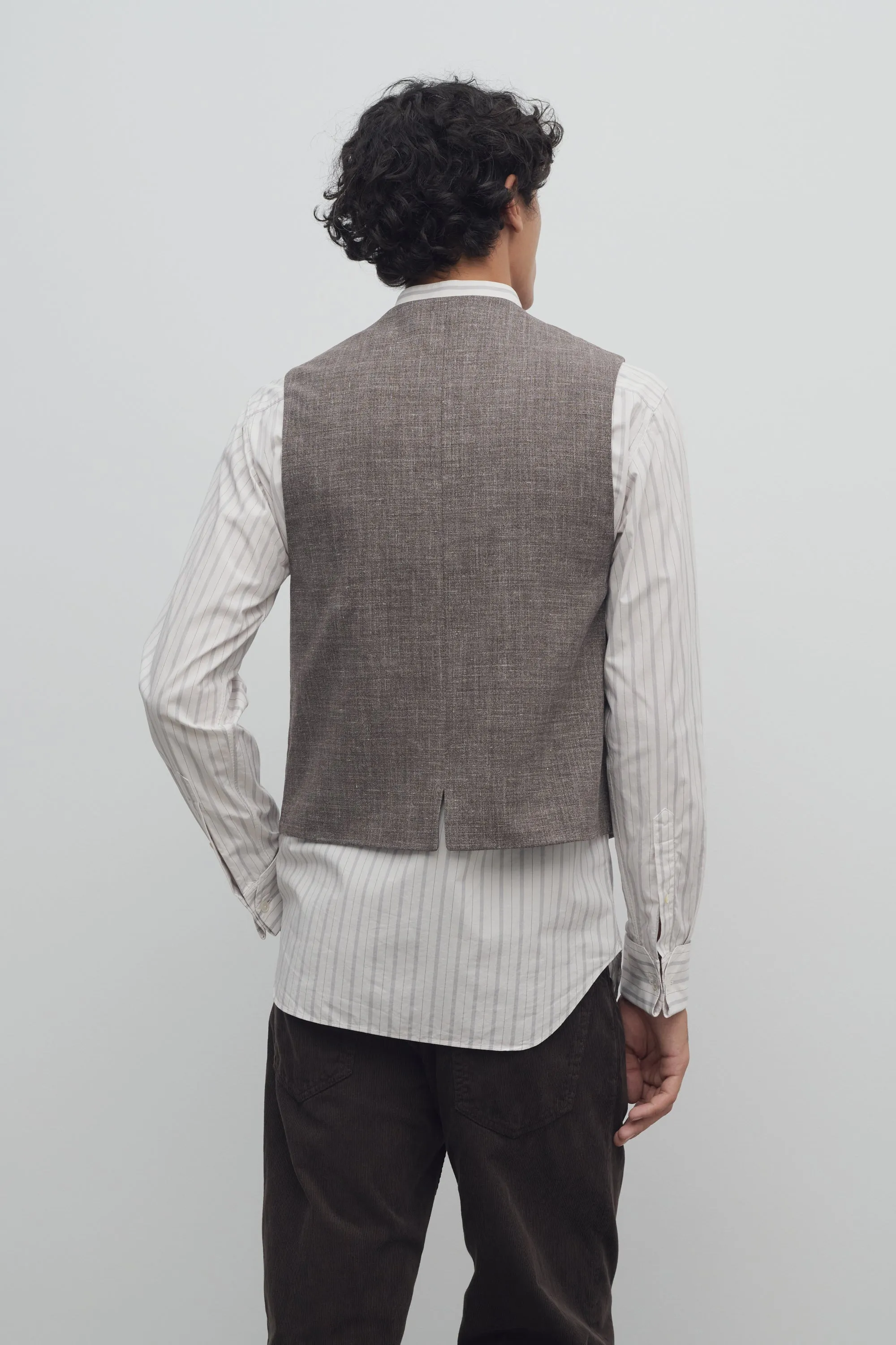 Yuri Vest in Silk, Linen, and Virgin Wool sold by The Row product image thumbnail 5